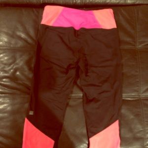 Victoria Secret VSX workout Capri leggings S/P